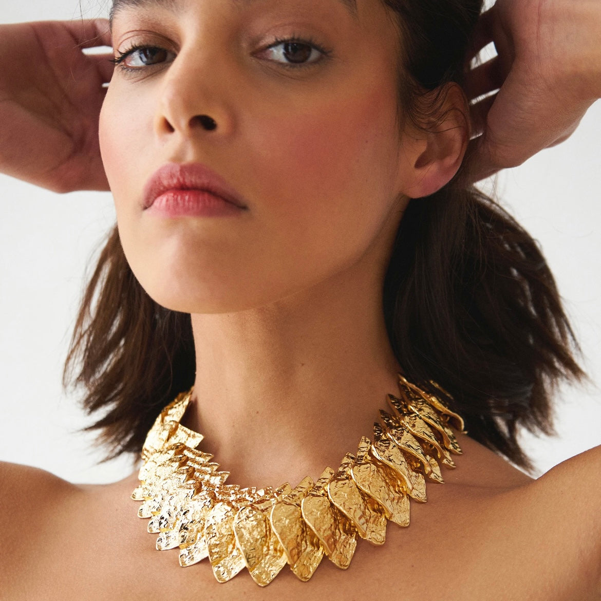 Sol Shell Collar Necklace